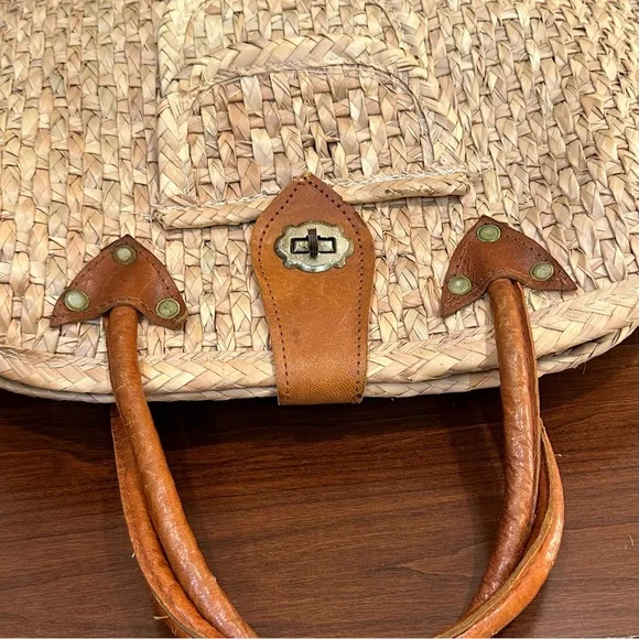 🌟HP🌟VTG 1980s Woven Palm Straw Handbag with Leather Accents - Picture 6 of 16